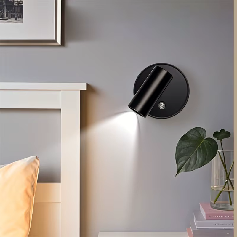 LumiWall applique murale LED noire rechargeable dans une chambre